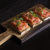 Pan con tomate - rustic tomato bread at aqua nueva